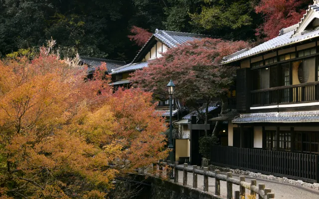 明治の森箕面 音羽山荘（徒歩8分／約580m）