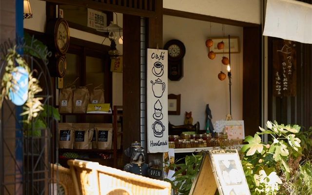 カフェ花こまち（徒歩6分／約420m）