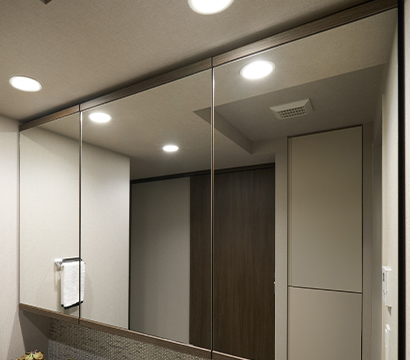 上下框付きデザインミラー